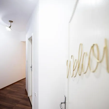 For Two- Strict Center Of Old Town Apartment *