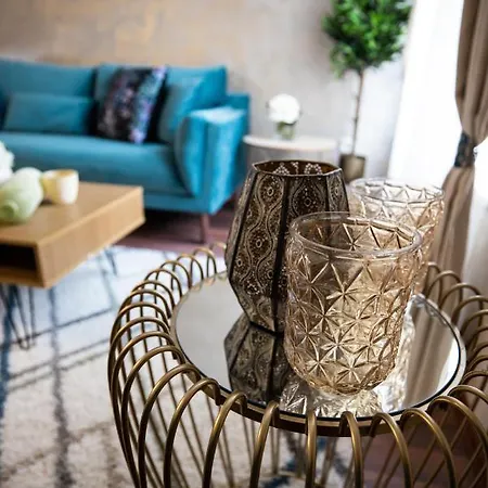 For Two- Strict Center Of Old Town Apartment